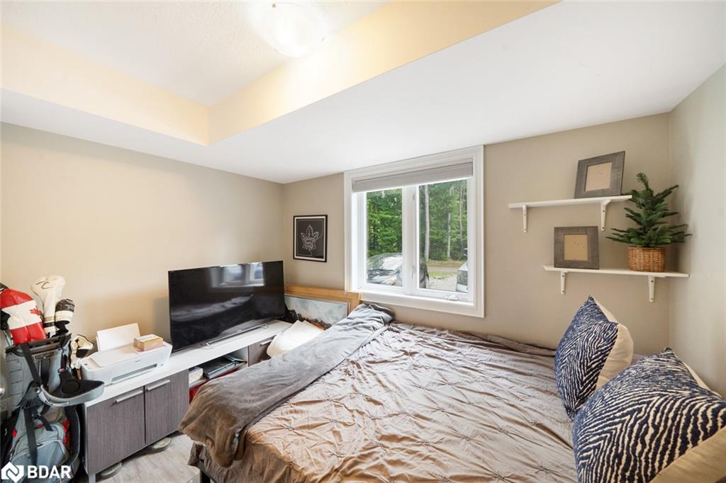 640 Mapleview Drive E Property Photo 12