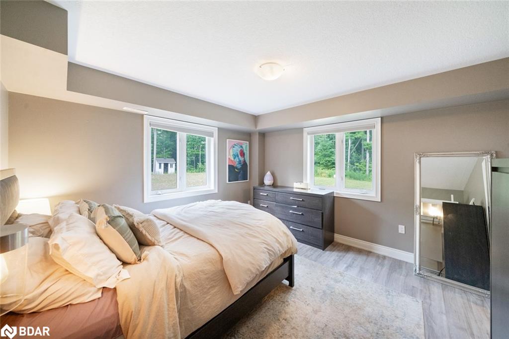 640 Mapleview Drive E Property Photo 13