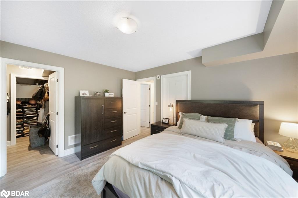 640 Mapleview Drive E Property Photo 14