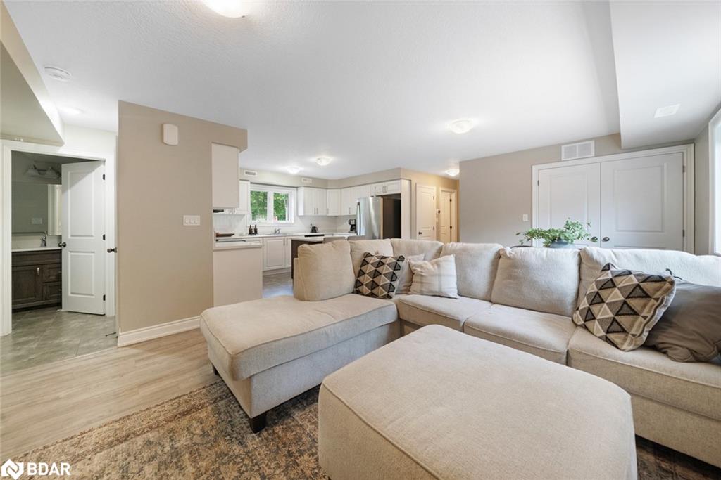 640 Mapleview Drive E Property Photo 17