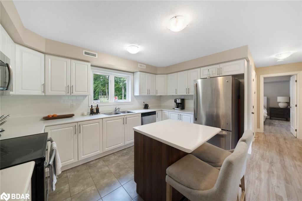 640 Mapleview Drive E Property Photo 18