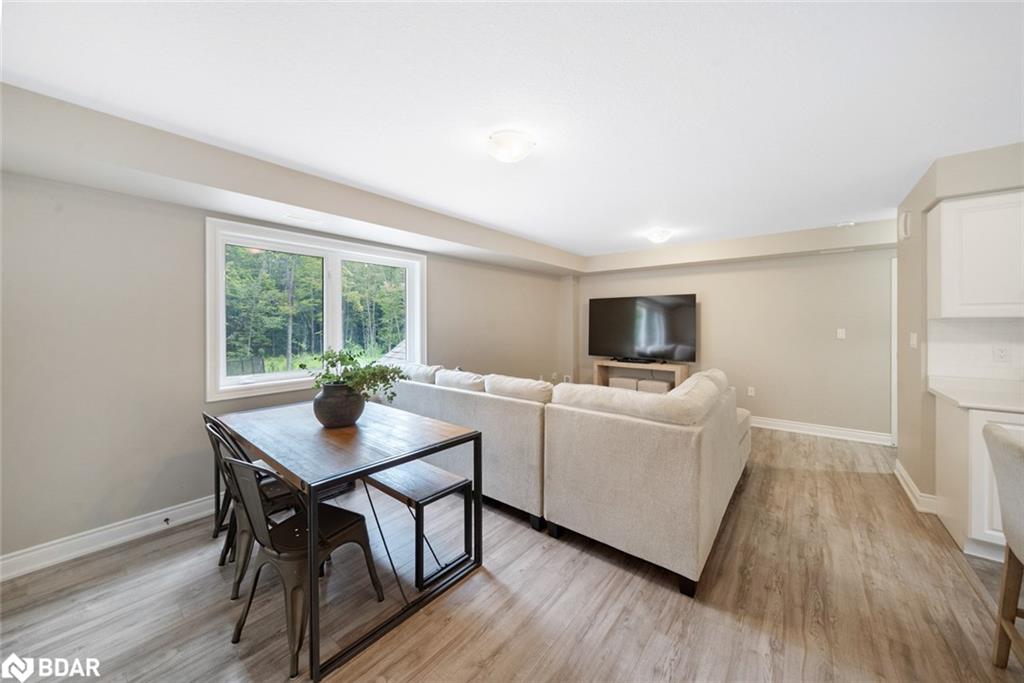 640 Mapleview Drive E Property Photo 19