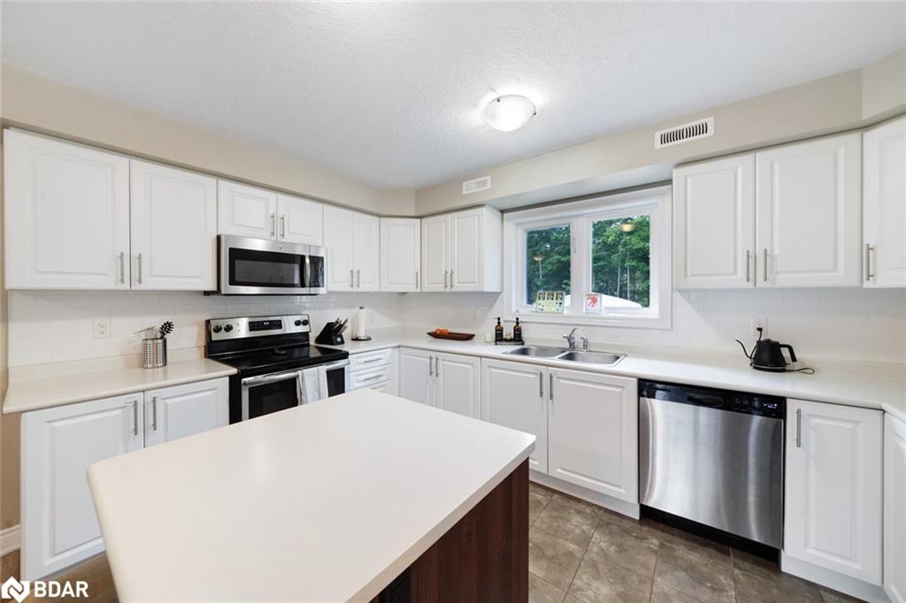 640 Mapleview Drive E Property Photo 20