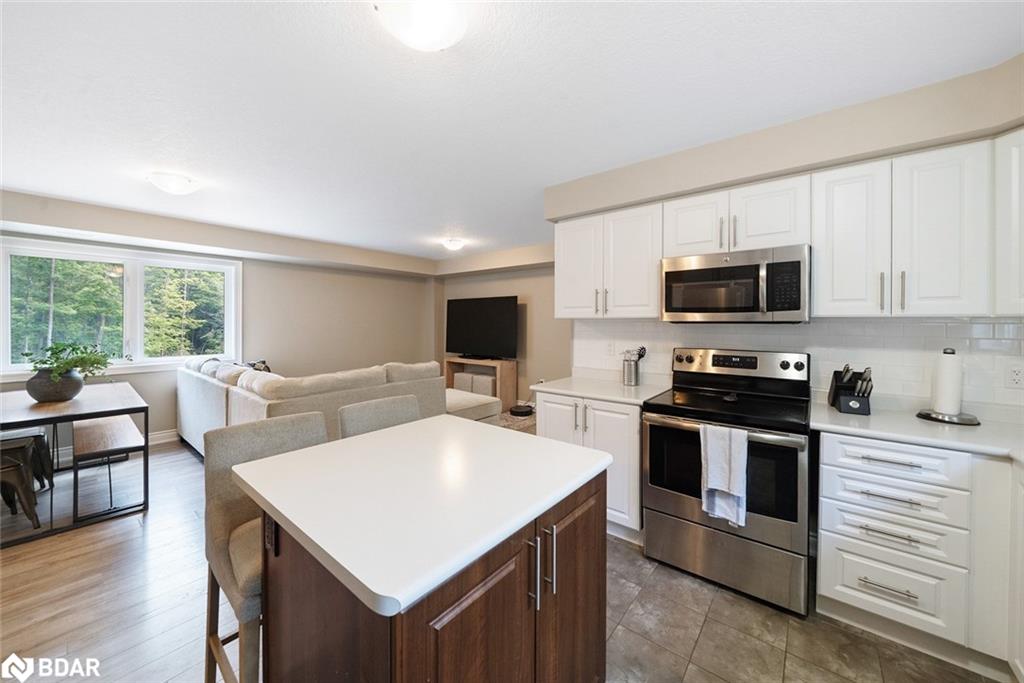 640 Mapleview Drive E Property Photo 21