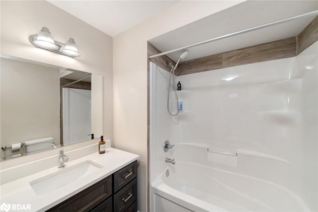 640 Mapleview Drive E Property Photo 23