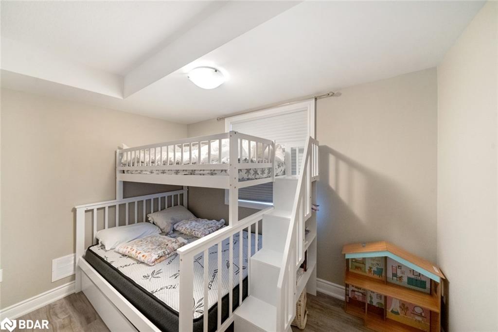 640 Mapleview Drive E Property Photo 24