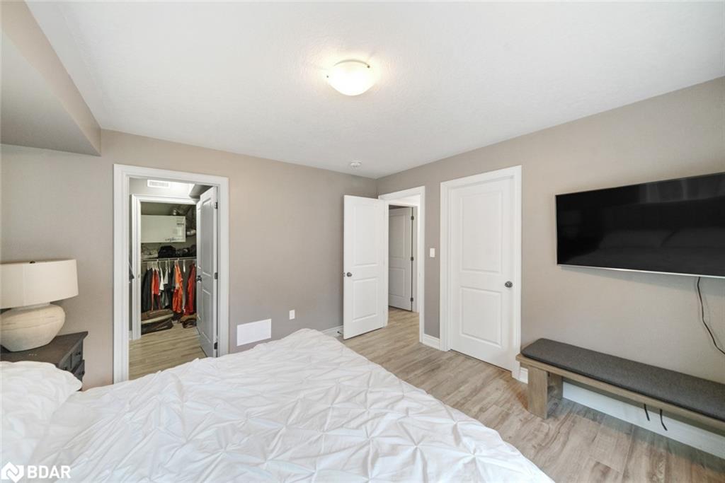 640 Mapleview Drive E Property Photo 28