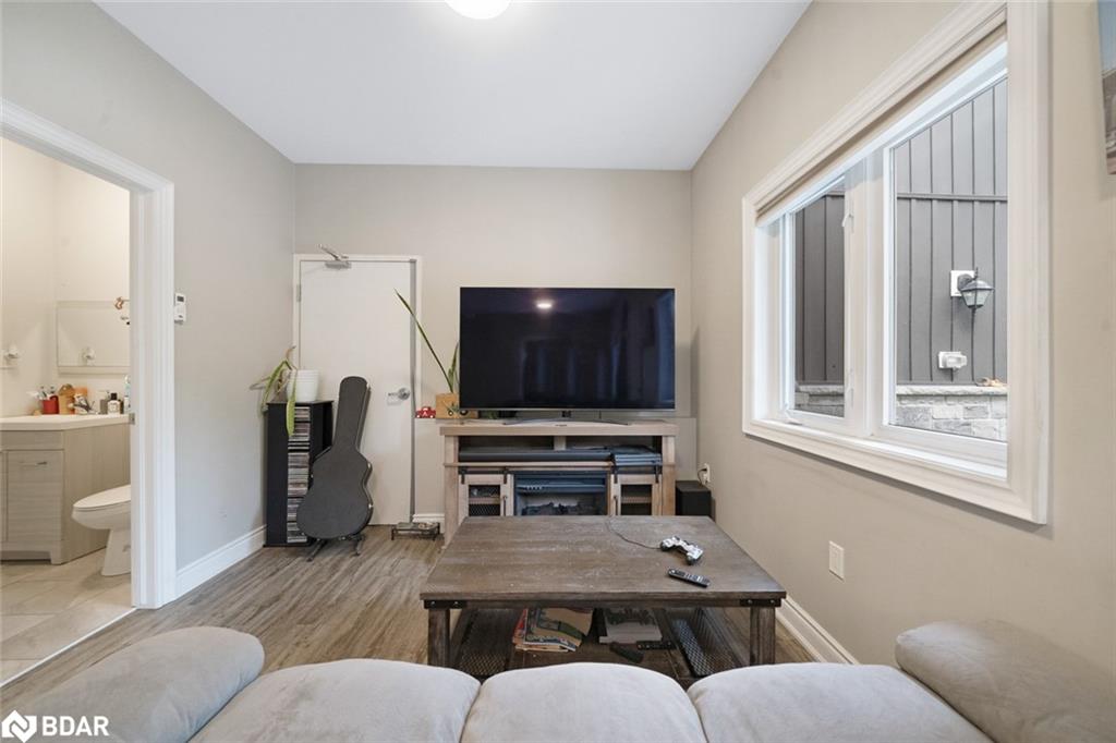 640 Mapleview Drive E Property Photo 32