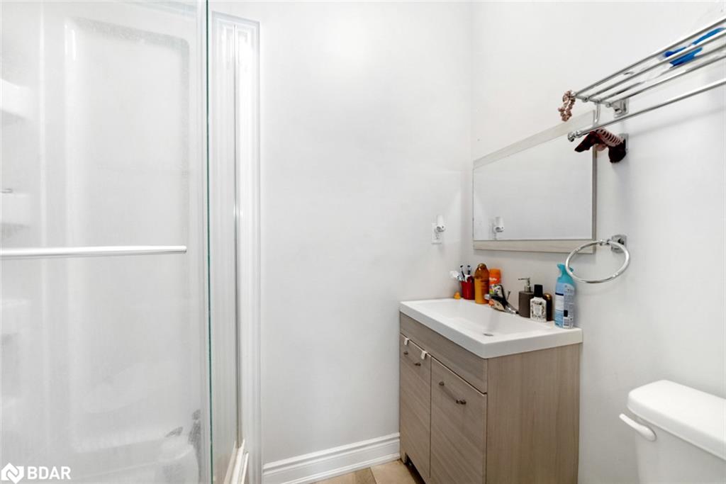 640 Mapleview Drive E Property Photo 33