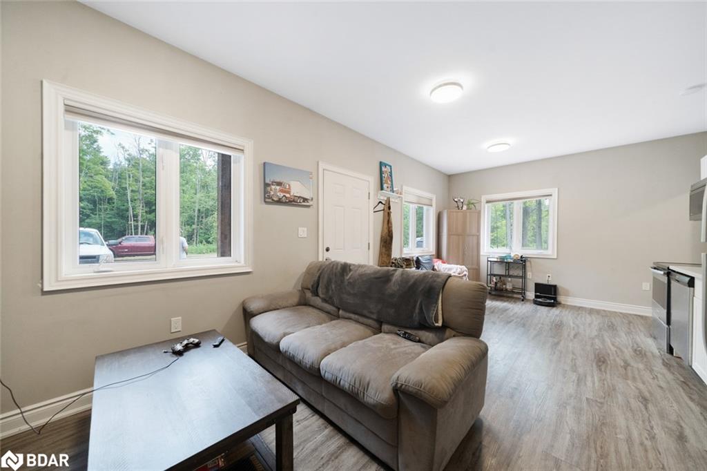 640 Mapleview Drive E Property Photo 34