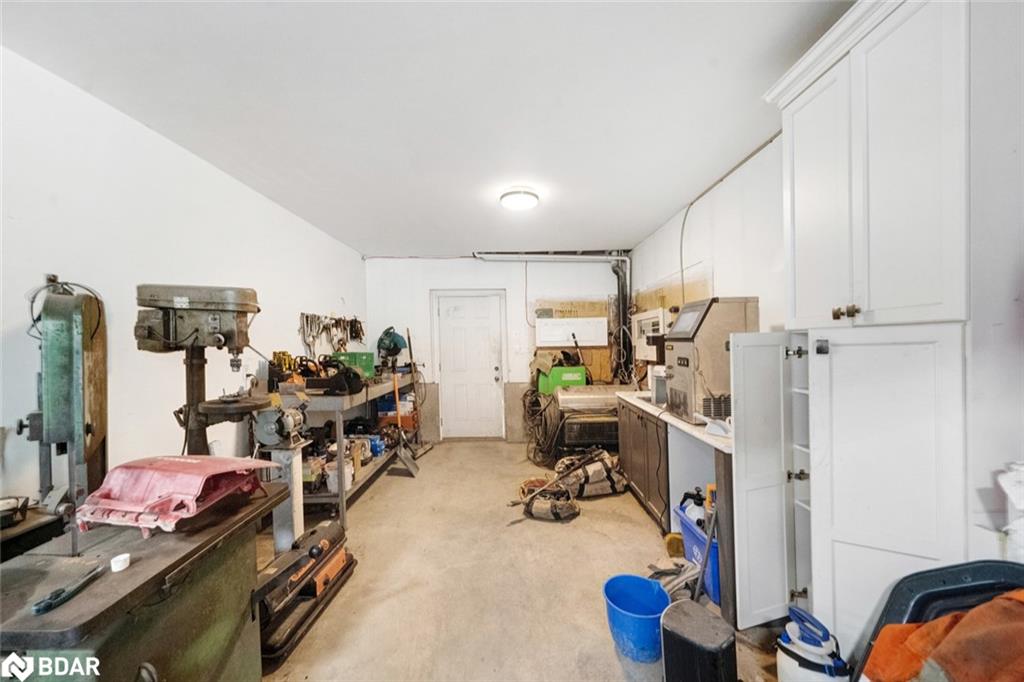 640 Mapleview Drive E Property Photo 41