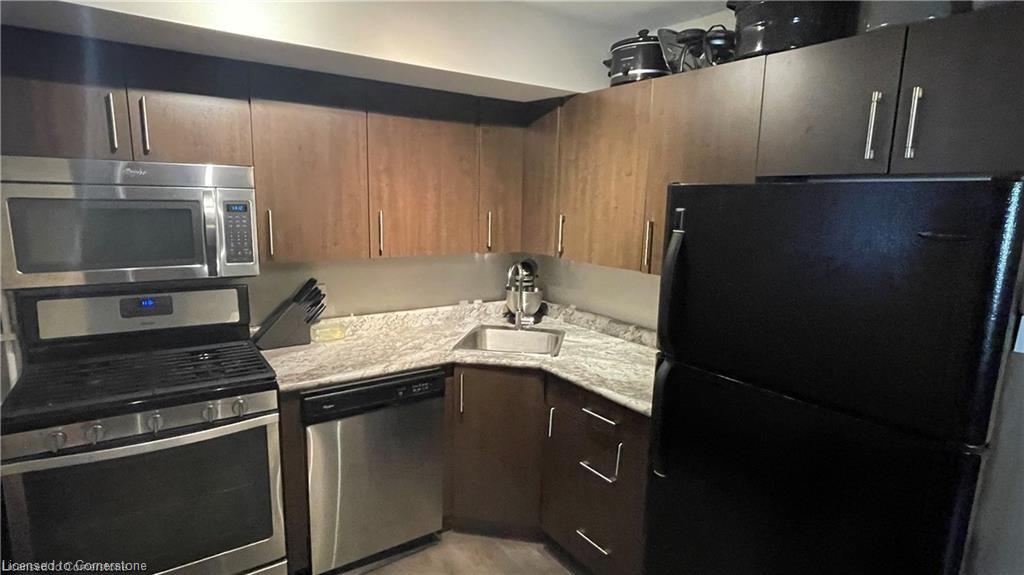 2-4 Ottawa Street N Property Photo 1