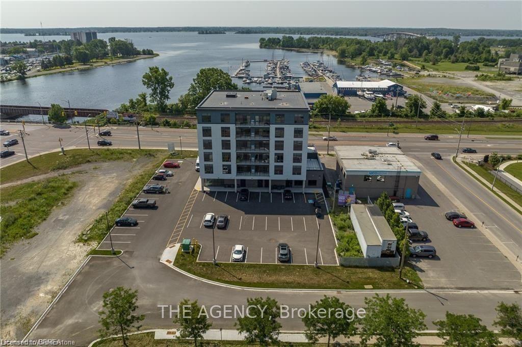 401-2 Dundas Street W Property Photo 2