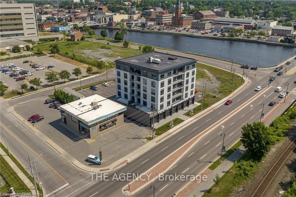 401-2 Dundas Street W Property Photo 3