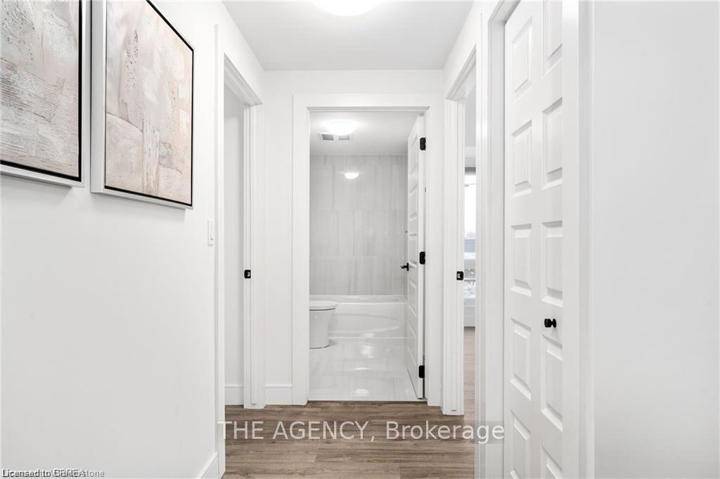 401-2 Dundas Street W Property Photo 7