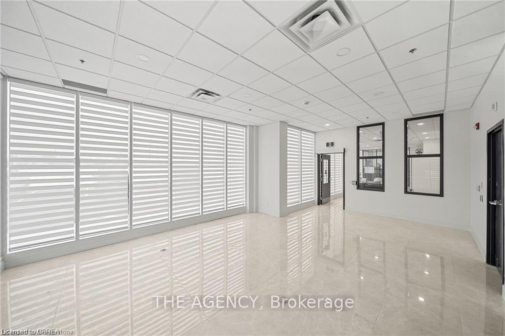 401-2 Dundas Street W Property Photo 15