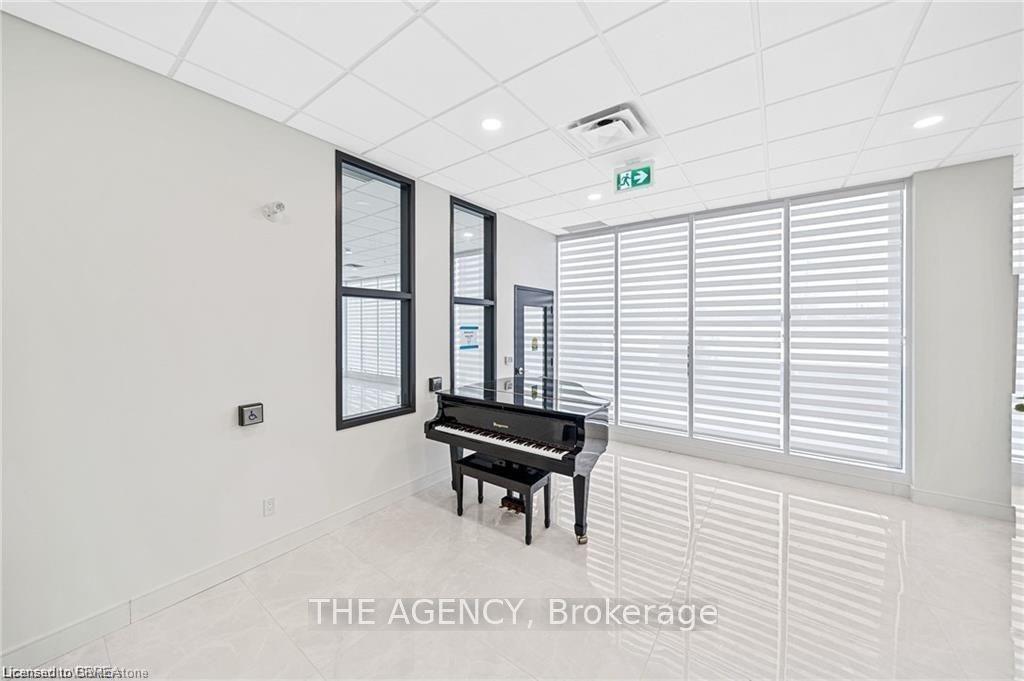 401-2 Dundas Street W Property Photo 16