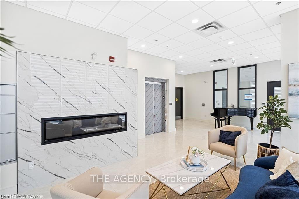 401-2 Dundas Street W Property Photo 17