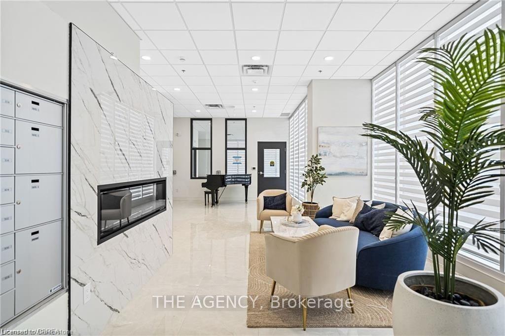 401-2 Dundas Street W Property Photo 18