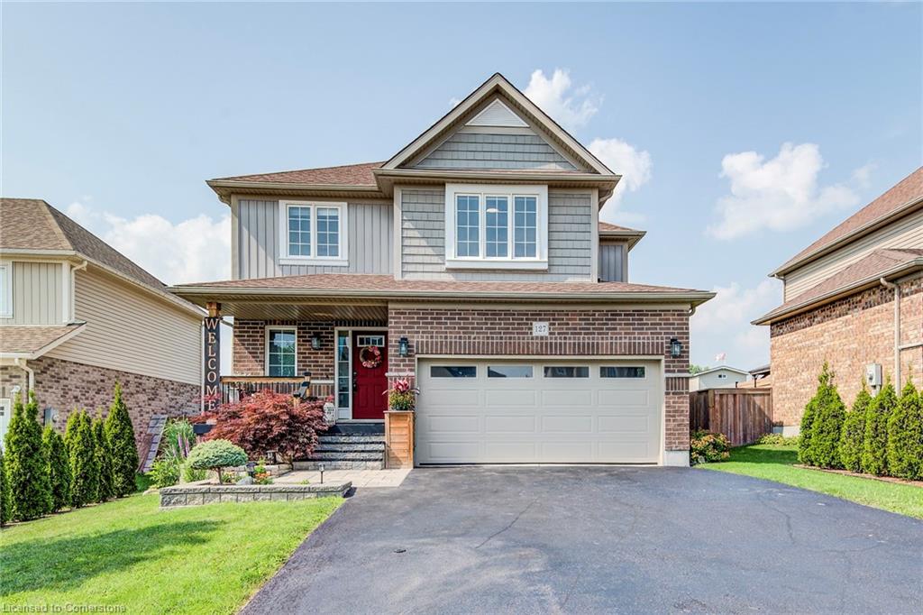 127 English Crescent Property Photo 1