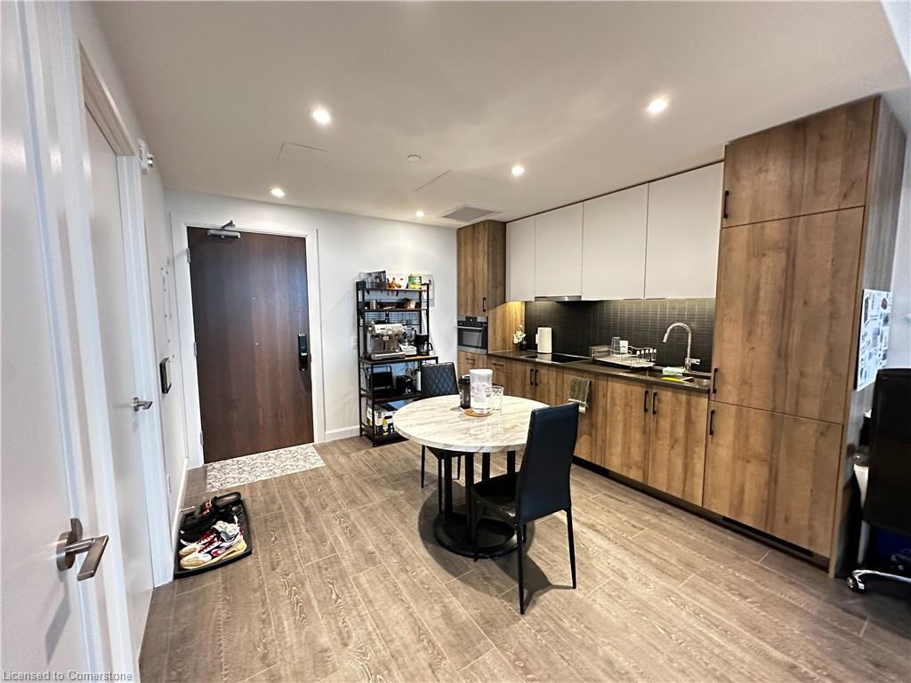805-741 King Street West Property Photo 3