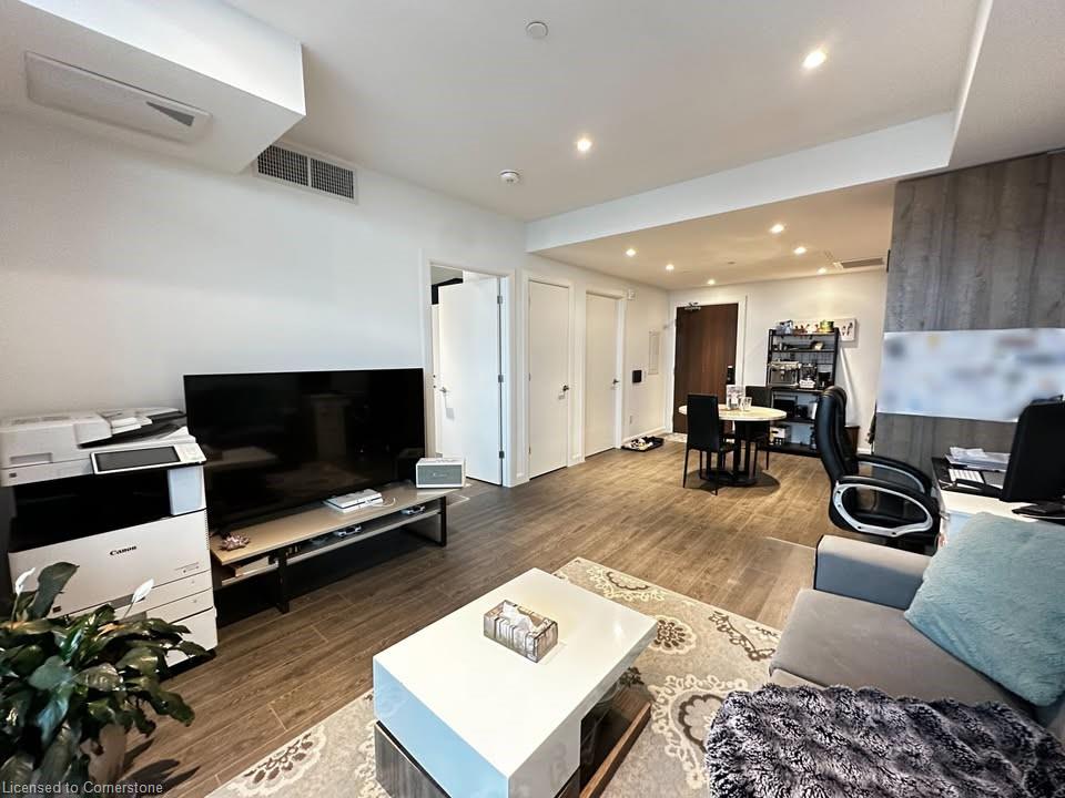 805-741 King Street West Property Photo 6