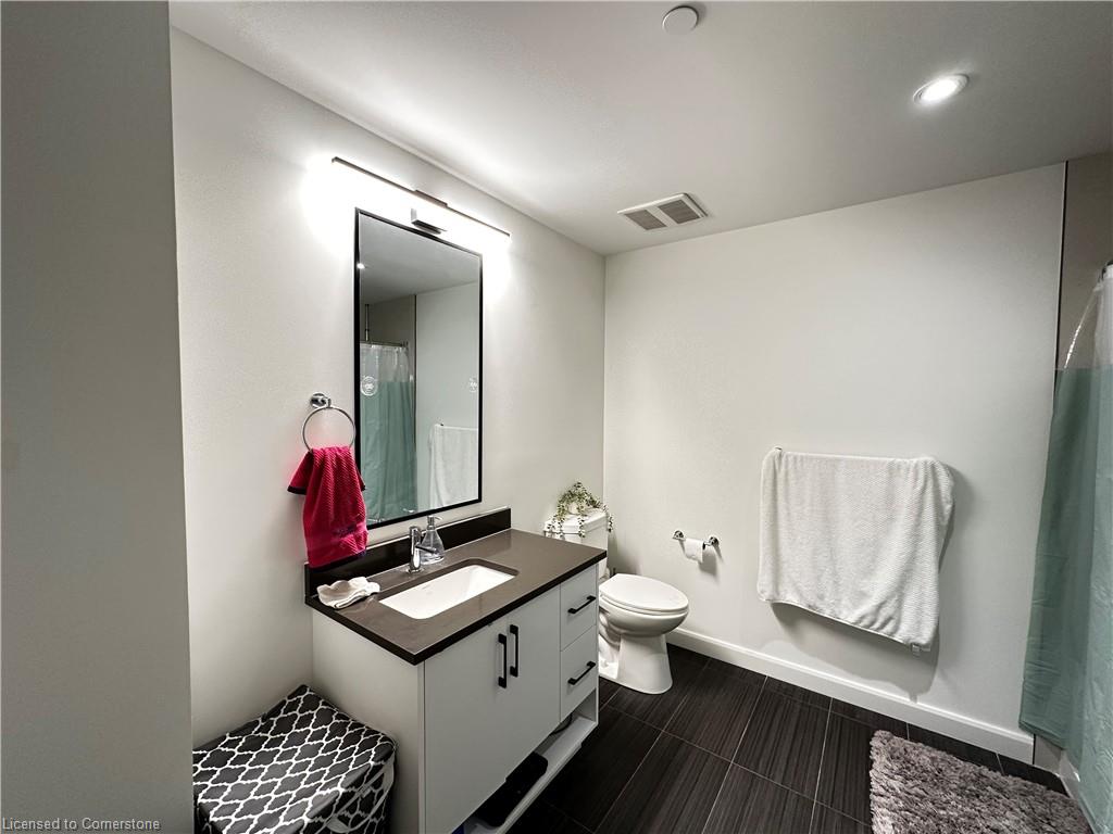 805-741 King Street West Property Photo 10