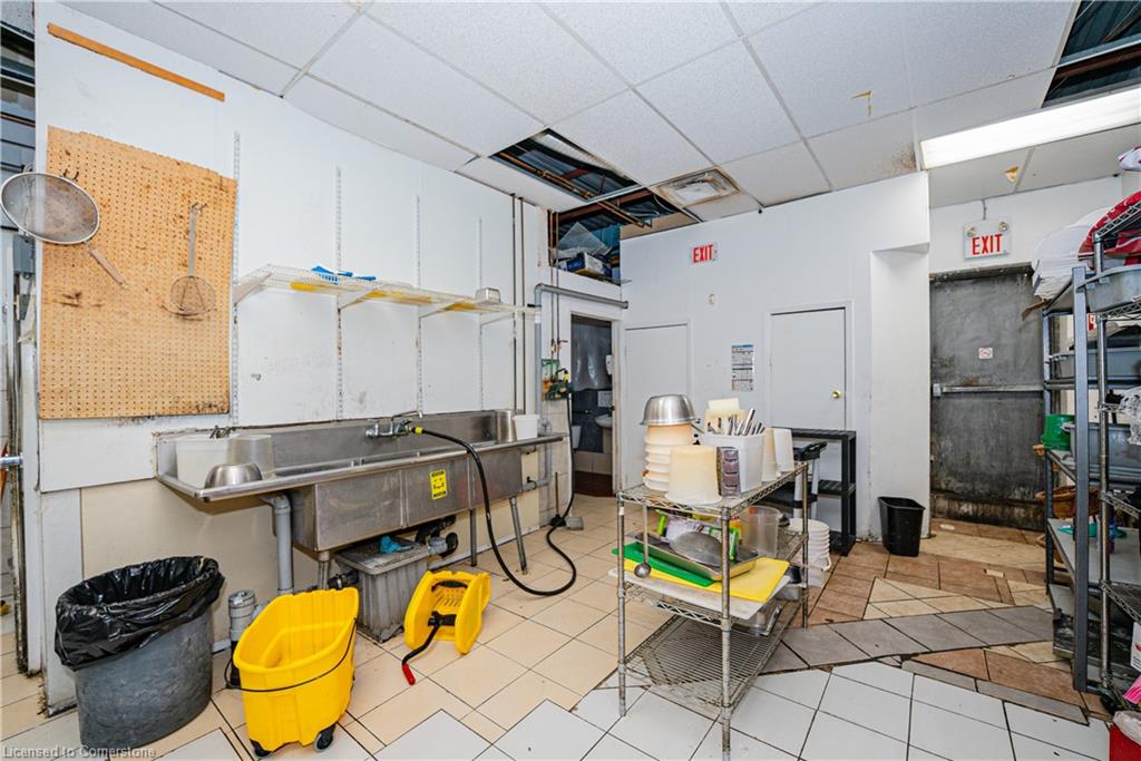 535 Upper Wellington Street Property Photo 23
