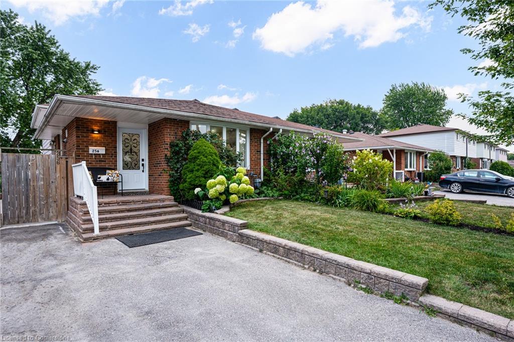 256 Kinmount Crescent Property Photo 1
