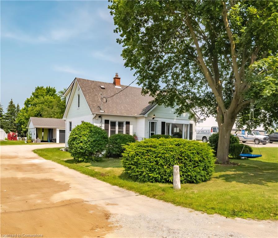 509 Queensway W Property Photo 1