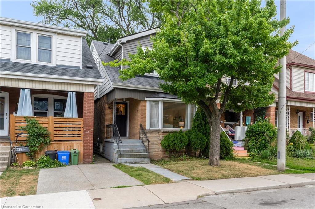 92 Kensington Avenue N Property Photo 1