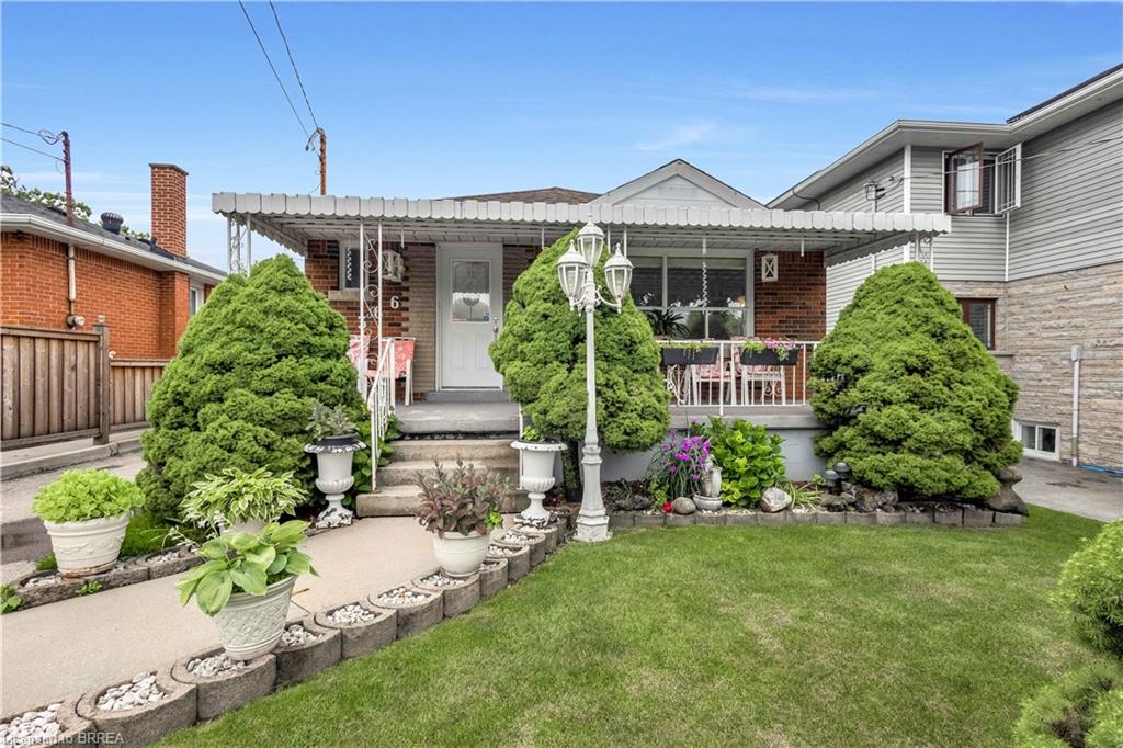 366 East 18th Street Property Photo 1
