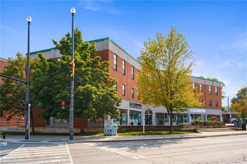 208-2 King Street W Property Photo 1