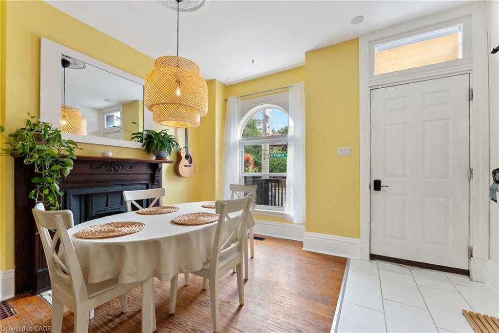 137 Victoria Avenue N Property Photo 6