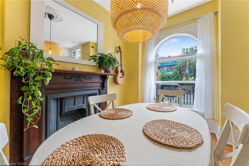 137 Victoria Avenue N Property Photo 7