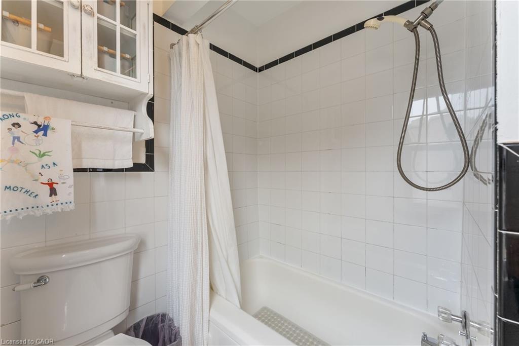 137 Victoria Avenue N Property Photo 15