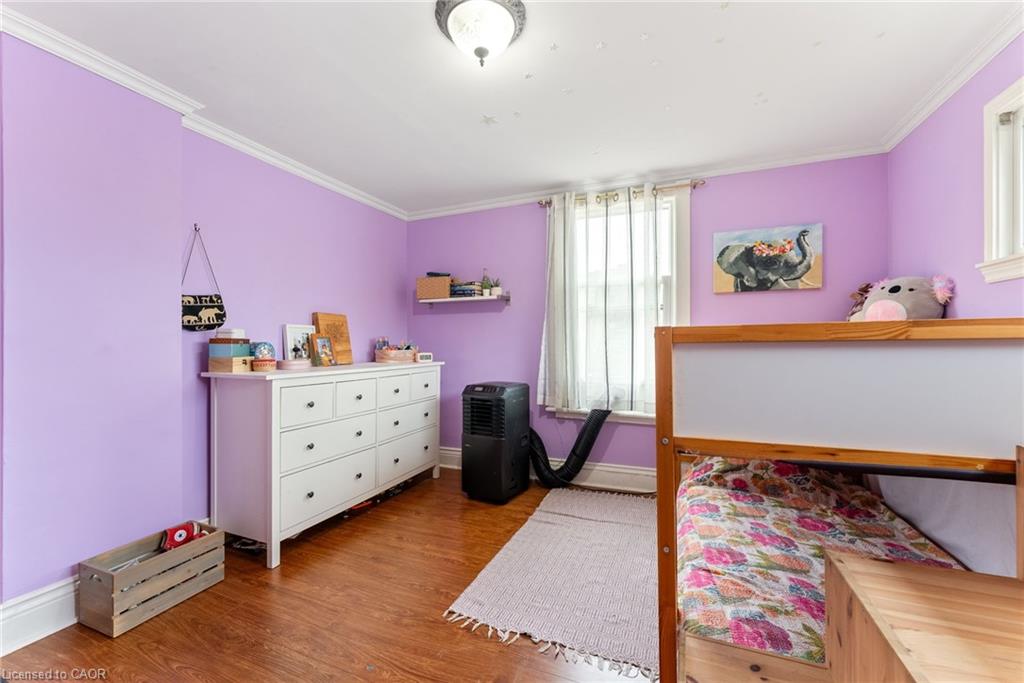 137 Victoria Avenue N Property Photo 17