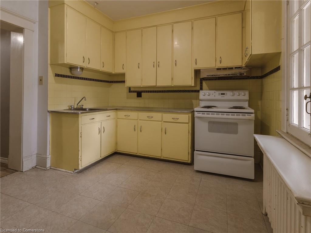 32 Simeon Street Property Photo 30