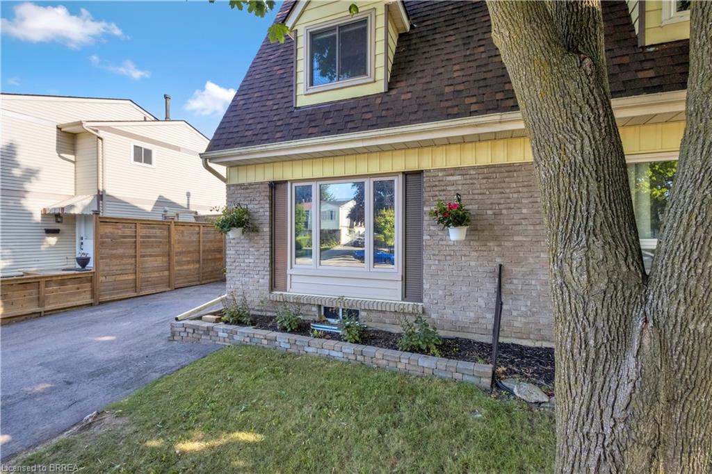 92 White Owl Crescent Property Photo 1