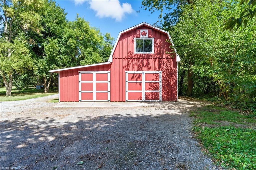 1402 6 Highway Property Photo 4