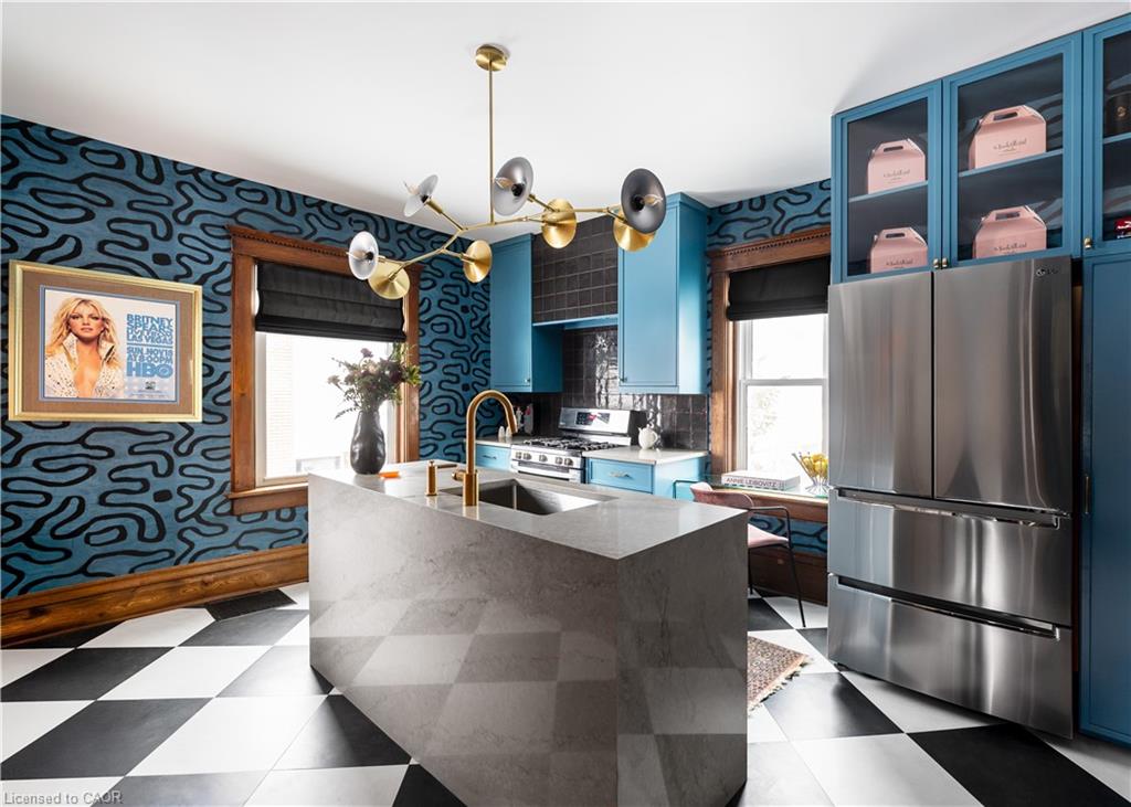 26 Arthur Street N Property Photo 2