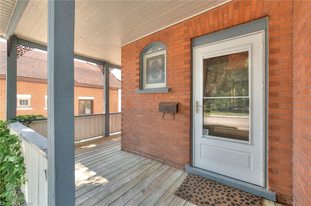 26 Arthur Street N Property Photo 4