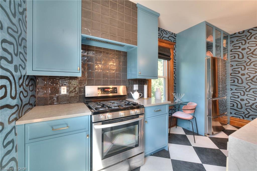 26 Arthur Street N Property Photo 9