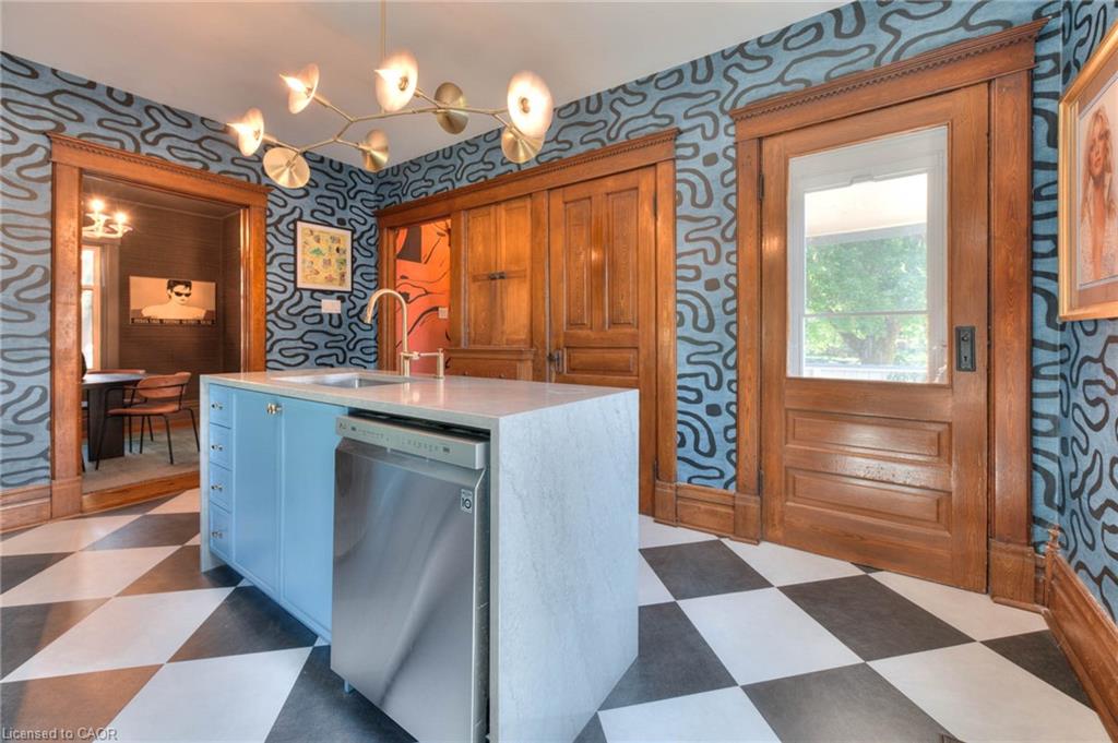 26 Arthur Street N Property Photo 10