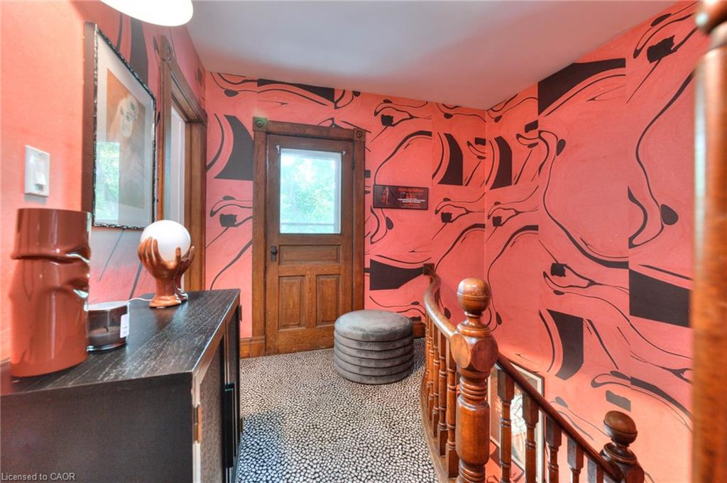 26 Arthur Street N Property Photo 21