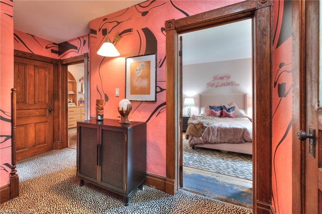 26 Arthur Street N Property Photo 22