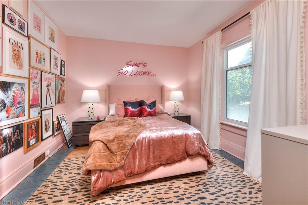 26 Arthur Street N Property Photo 23