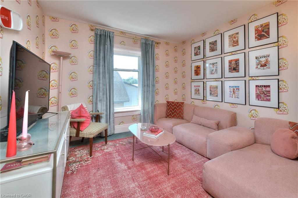 26 Arthur Street N Property Photo 24