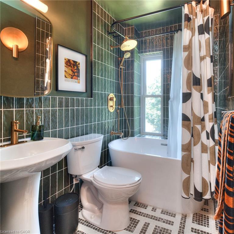 26 Arthur Street N Property Photo 27