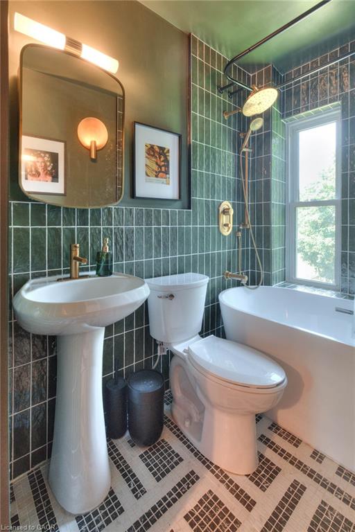 26 Arthur Street N Property Photo 28